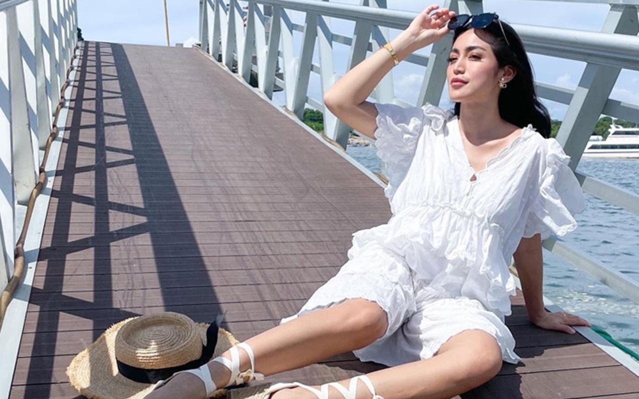 Kembaran Baju dengan Vincent Verhaag, Jessica Iskandar Super Seksi Pamer Baby Bump