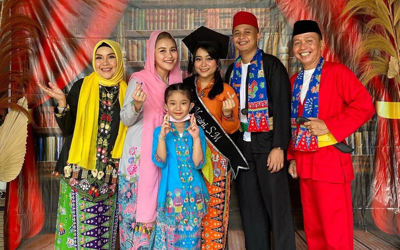 Heboh Banget, Adik Ayu Ting Ting Diarak Pakai Tanjidor Rayakan Kelulusan