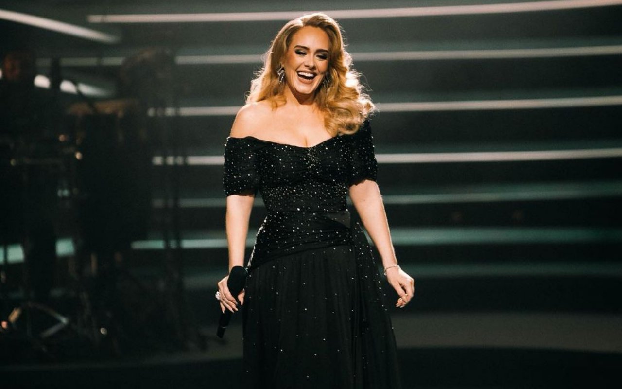 Guru Masa Kecil Hadir Di Konsernya, Momen Adele Mendadak Nangis Tuai Sorotan