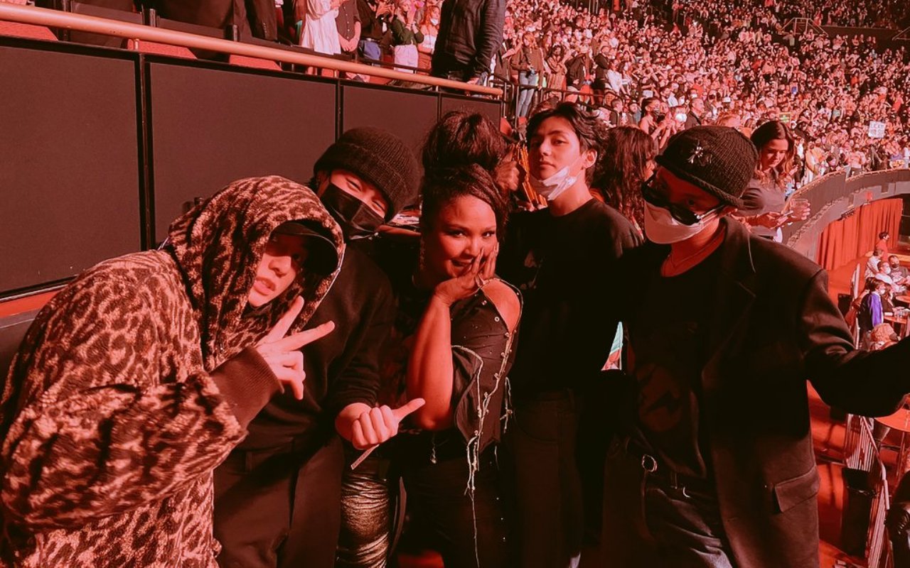 Momen Langka, Interaksi Jimin BTS dan Lizzo di Konser Harry Styles Jadi Viral