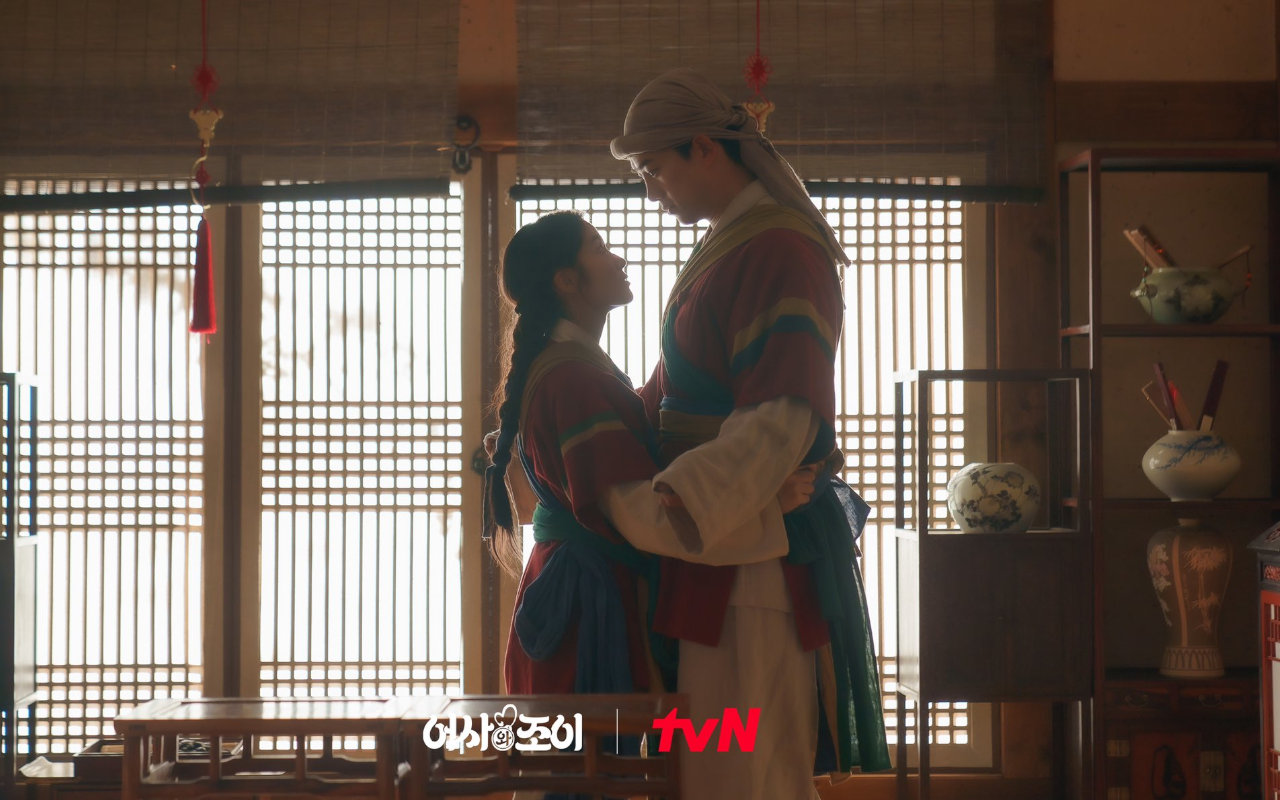 Kim Hye Yoon dan Taecyeon Makin Dekat Usai Ciuman, Tim 'Secret Royal Inspector Joy' Bocorkan Hal Ini