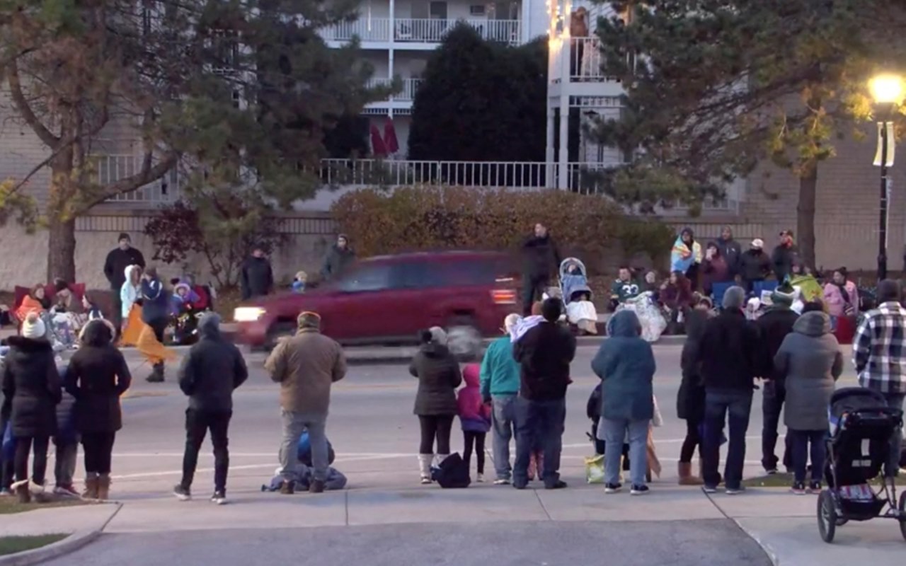 Mobil Menyelonong Tabrak Kerumunan Parade Natal di Waukesha AS, 5 Orang Tewas dan 40 Luka