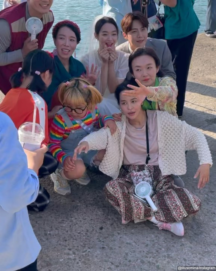 Shin Min A Bagikan Momen Syuting \'Hometown Cha-Cha-Cha\', Ada Kim Seon Ho?