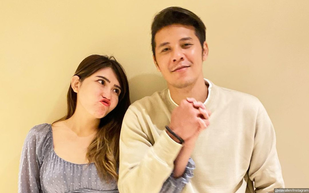 Via Vallen Tampil Mesra dan Kompak Kenakan Baju Adat Bareng Chevra Yolandi, Prewed?