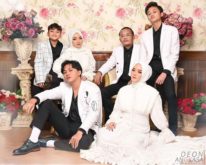 <i>Family portrait super uwu</i>