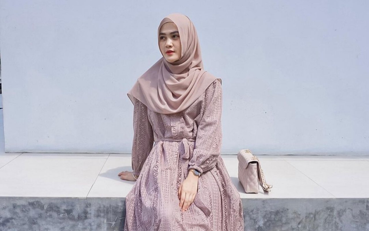 Ngaku Lebih Cantik, Kini Beredar Foto Henny Rahman Tanpa Hijab Jadi Perbincangan