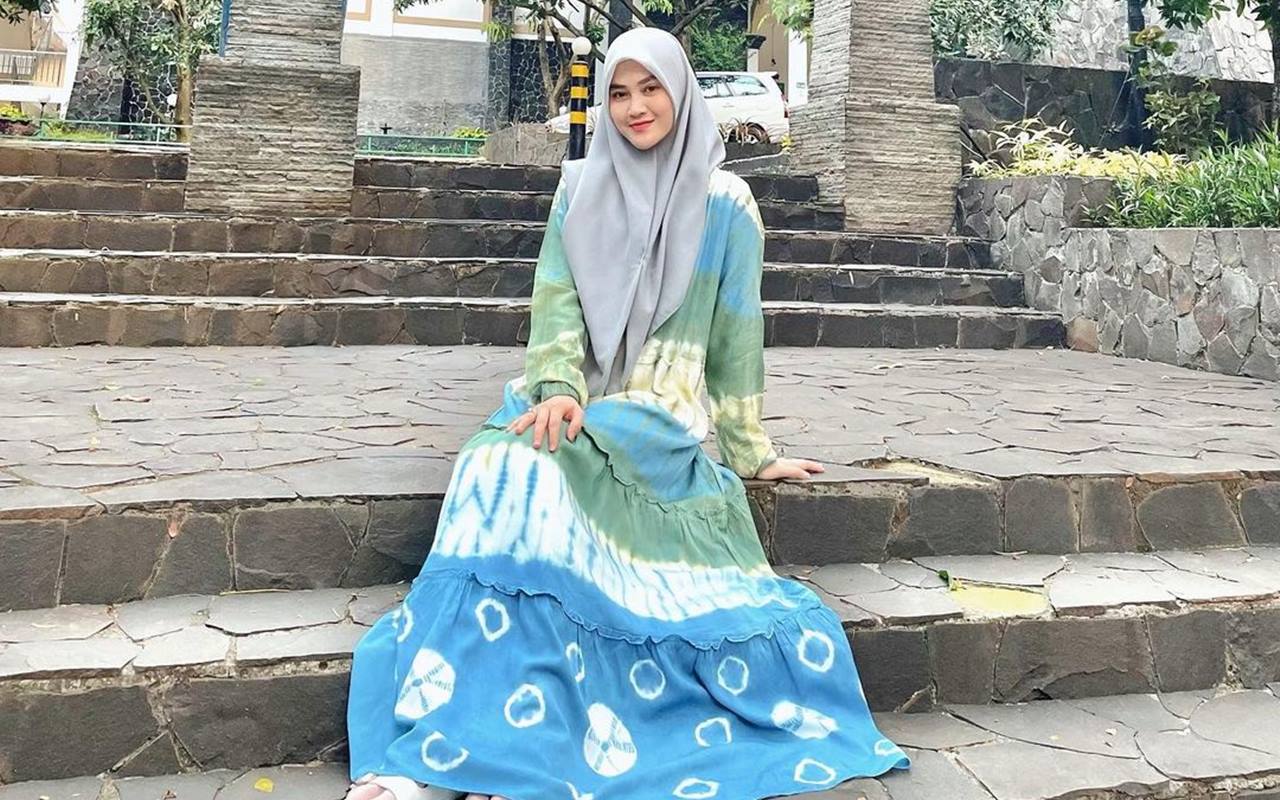 Reaksi Henny Rahman Usai Foto Cantik Tanpa Hijab Ditertawakan Fans Larissa Chou, Nyelekit Abis?