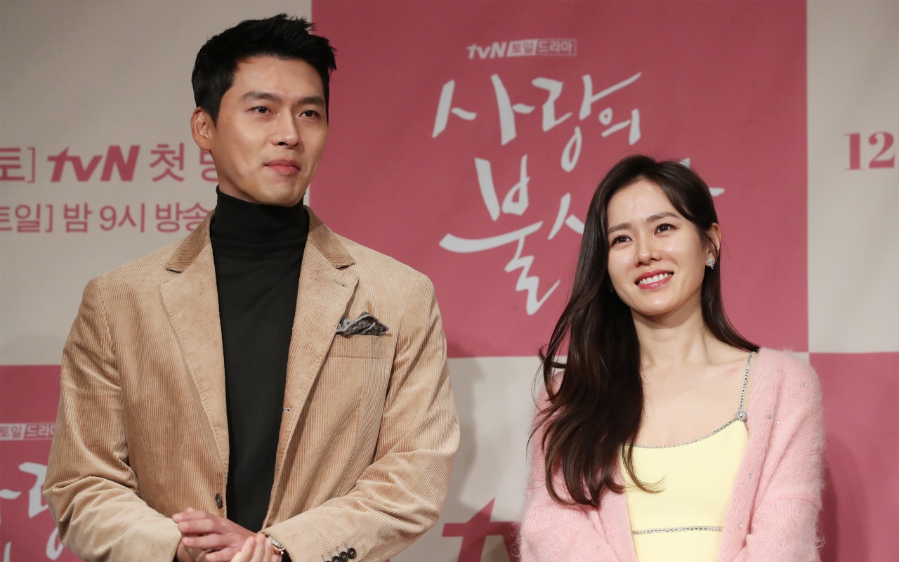 Hyun Bin dan Son Ye Jin Dirumorkan Menikah Desember 2021