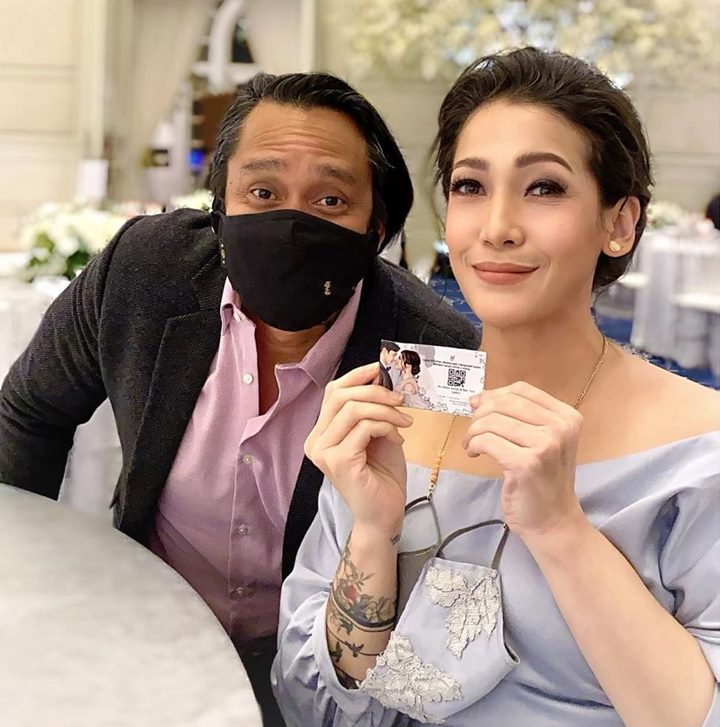 lebih satu dekade menjalin rumah tangga