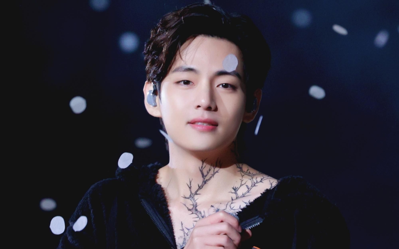 Dukung Sohib, V BTS Bakal Isi OST Drama Choi Woo Shik 'Our Beloved Summer'