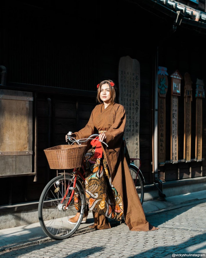 <i>super chic</i> dengan batik