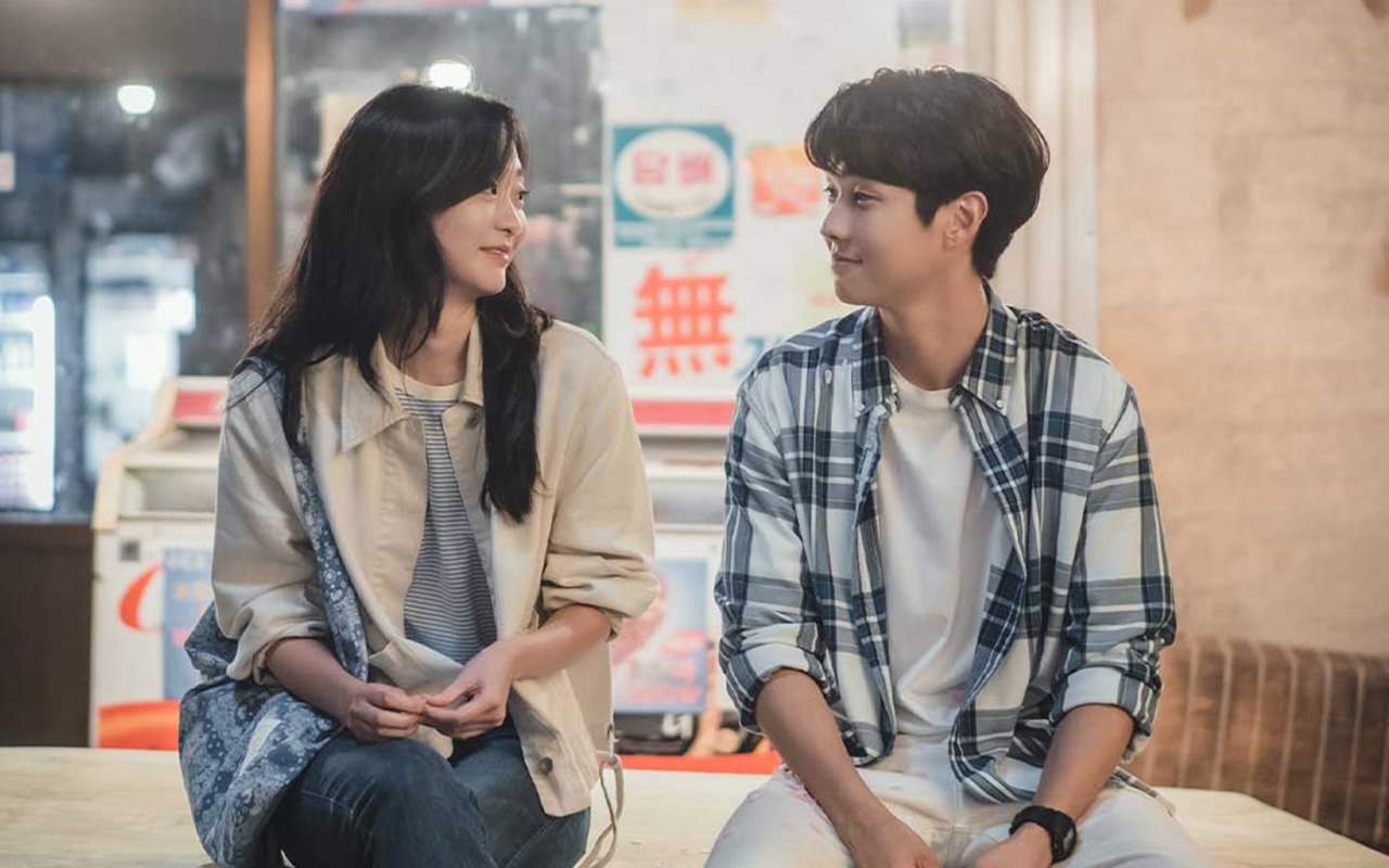 Masa Lalu Bahagia, Choi Woo Shik Hendak Cium Kim Da Mi di Teaser 'Our Beloved Summer'