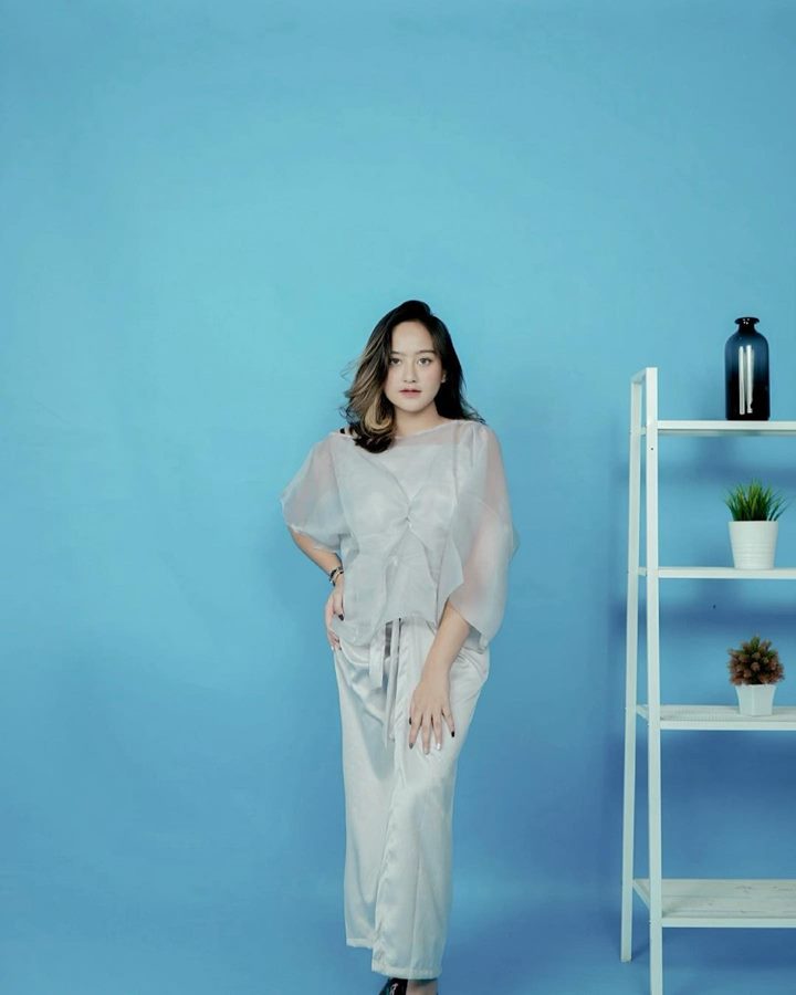 pancarkan aura anggun