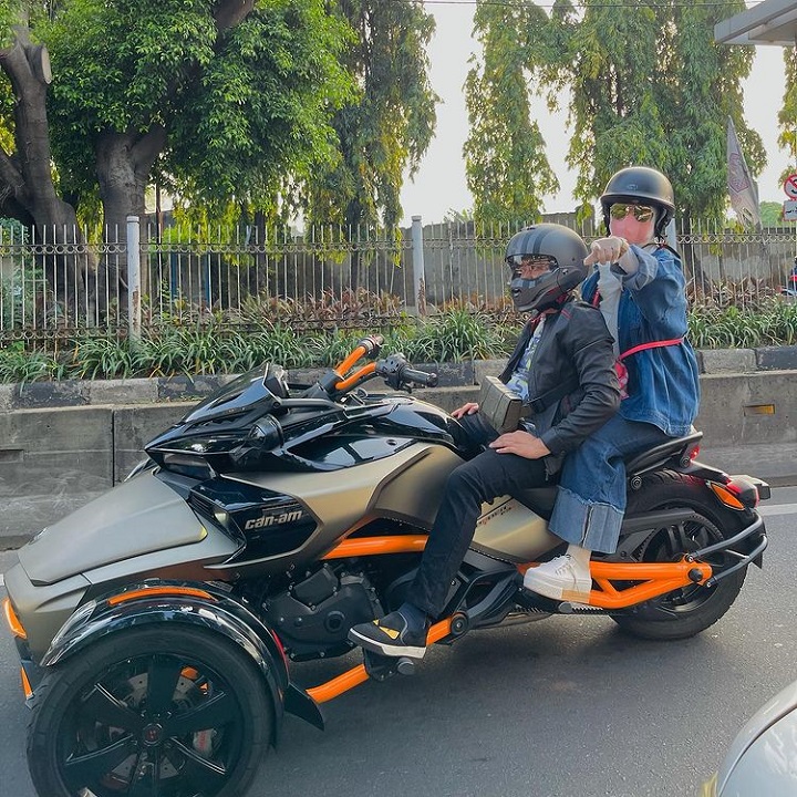 langgeng satu dekade menjalani rumah tangga