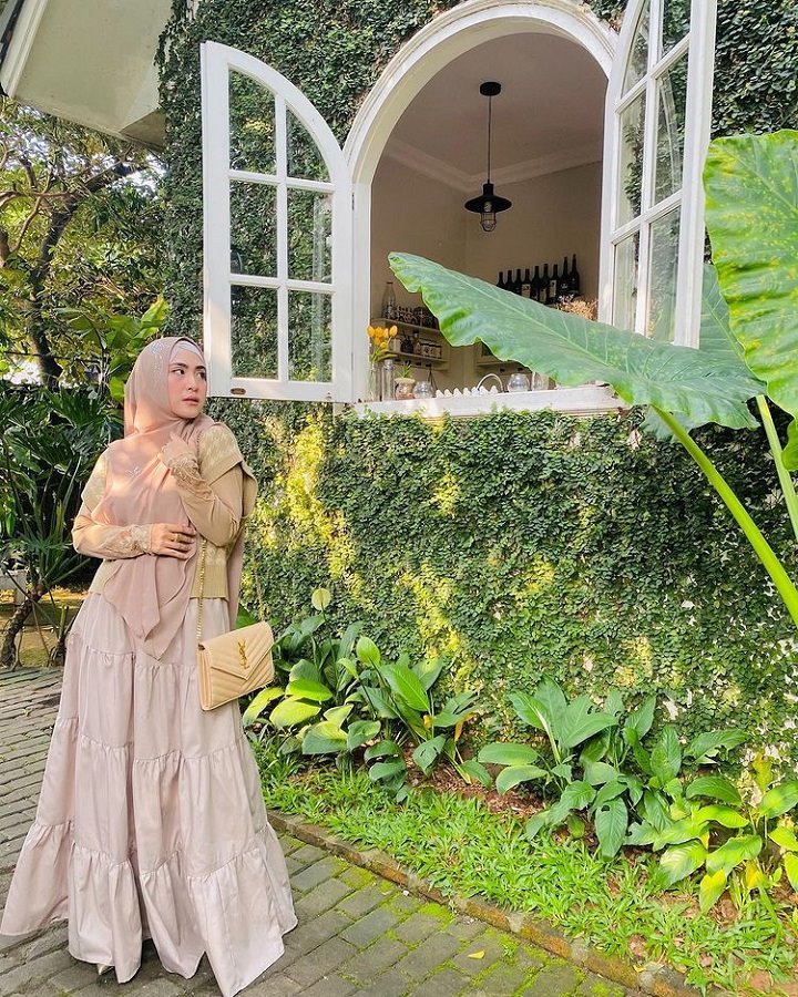  aktris dan model serta pebisnis