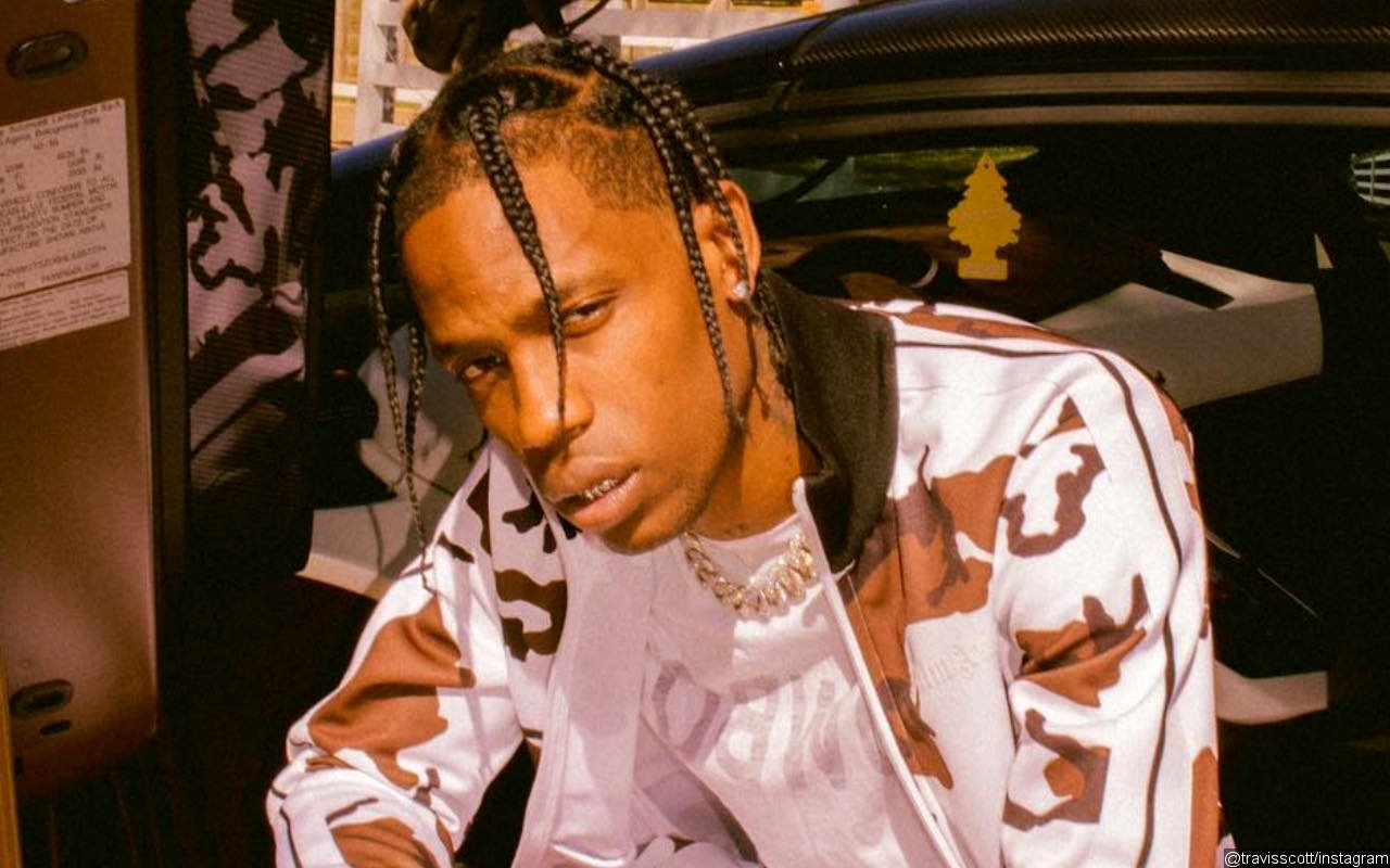 Travis Scott Asyik Main Golf Bareng Mark Wahlberg dan Michael Jordan Usai Konsernya Makan Korban