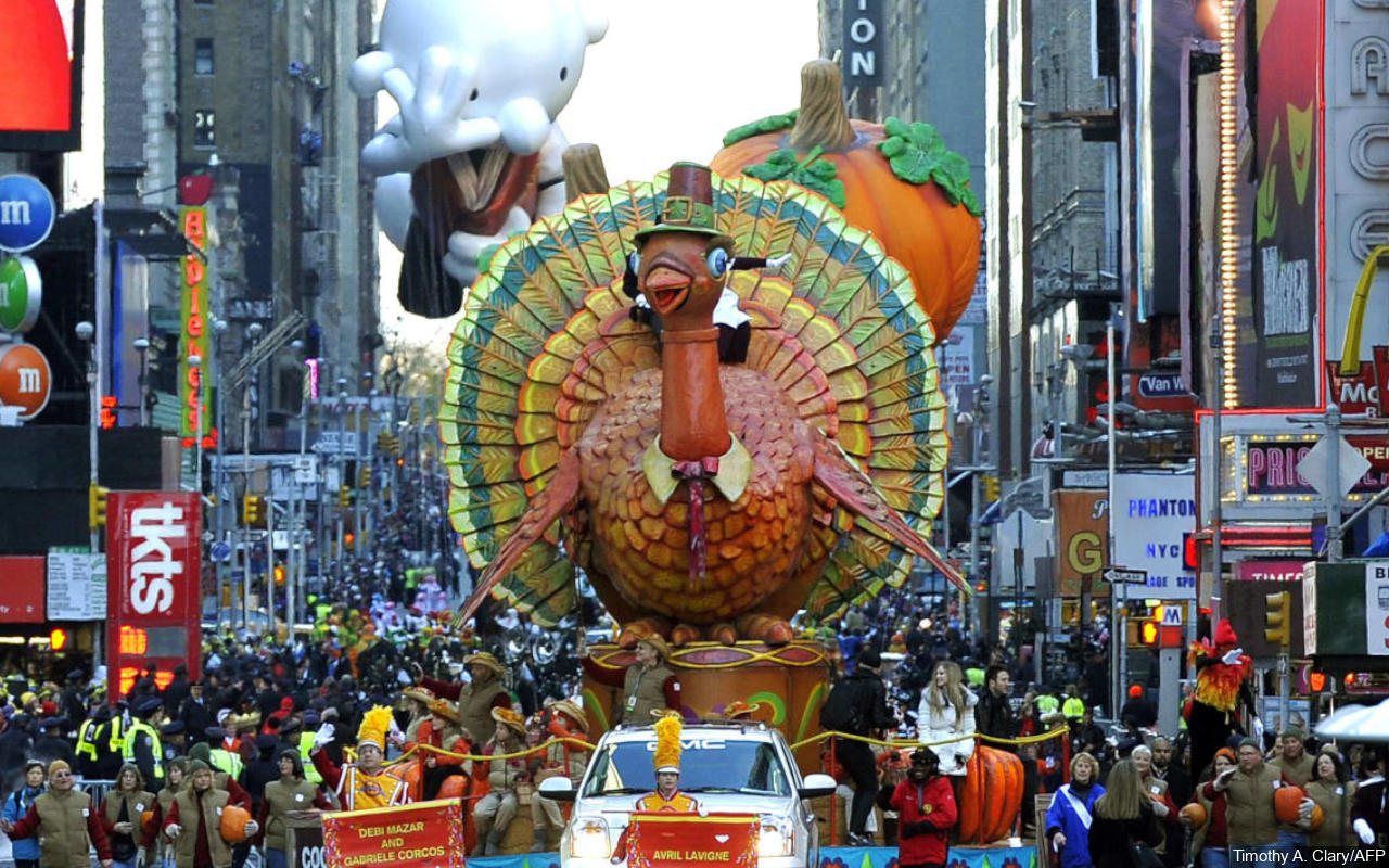 Warga Kembali Padati Parade Thanksgiving Tahun Ini Meski AS Catat 90 Ribu Kasus COVID-19 Per Hari