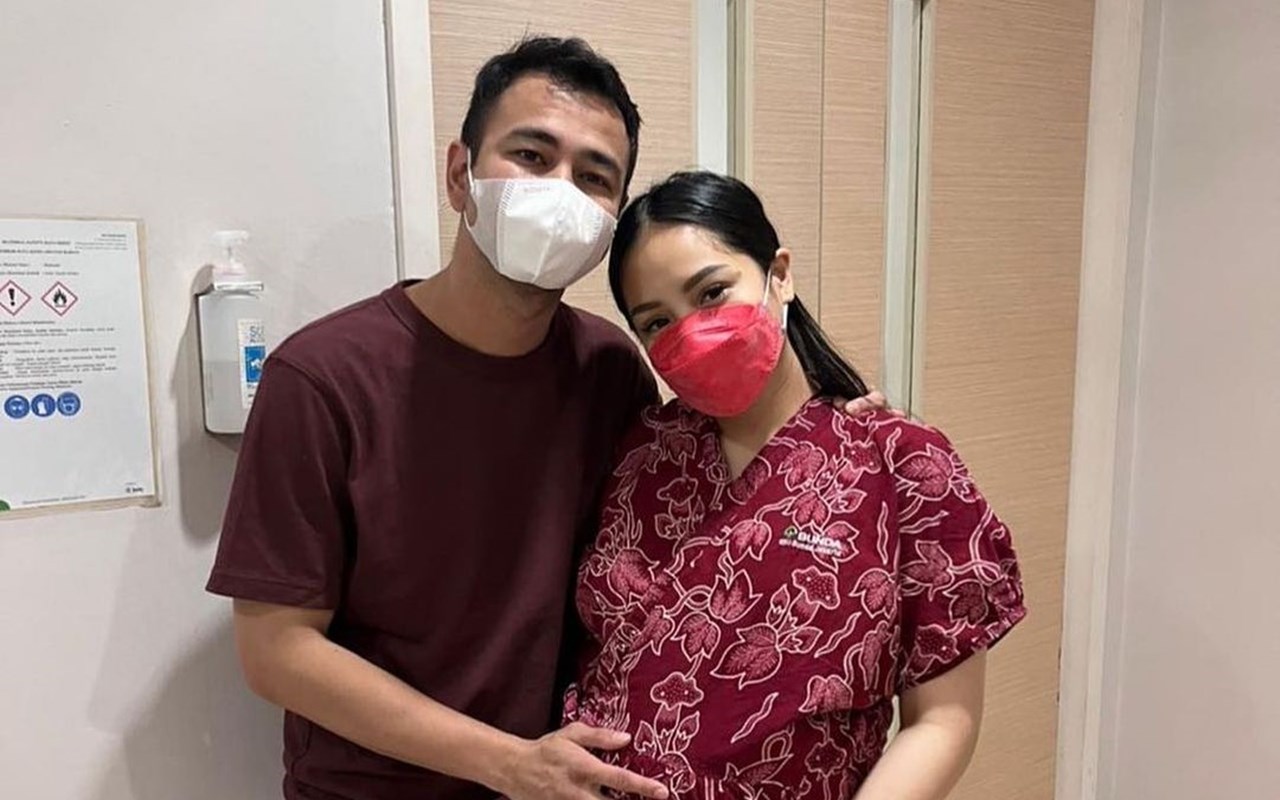 Nagita Slavina Tak Kuasa Tahan Gemas Perdana Gendong Baby 'R', Kondisi Pasca Lahiran Terkuak