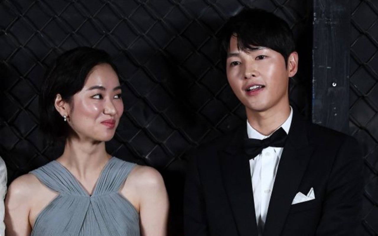 Blue Dragon Film Awards 2021: Interaksi Manis Jeon Yeo Bin dan Song Joong Ki Bikin Penggemar Baper
