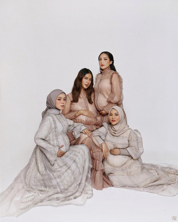 <i>Maternity shoot</i> bareng rekan bumil