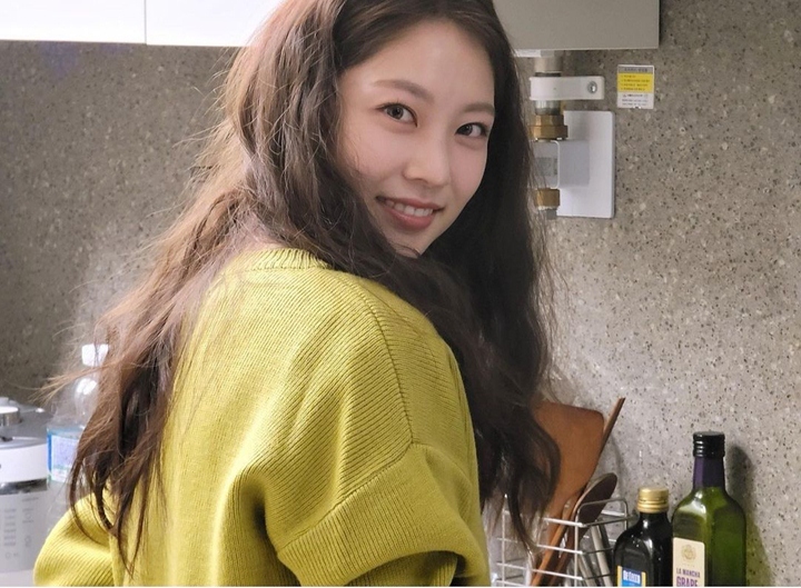 Cantik Saat <i>Bare Face</i>