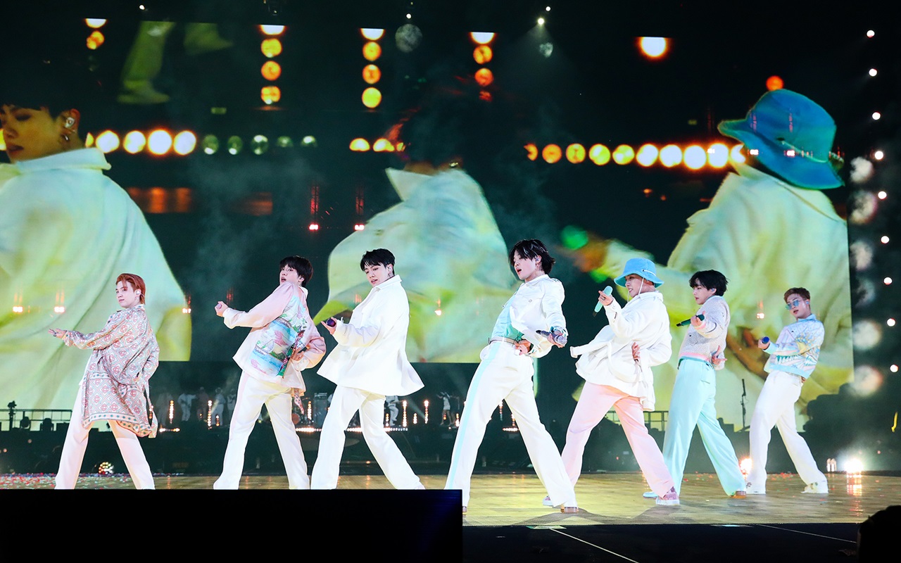 Gambar di Layar Konser BTS Ini Diduga Sindir Kontroversi Gaon Plagiat BIGBANG