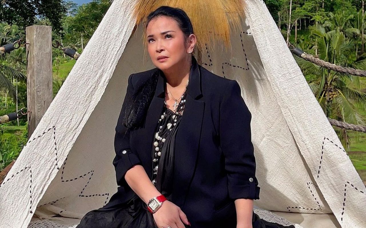 Jennifer Jill 'Goda' Suami Iis Dahlia, Penampakan Tata Cahyani Curi Fokus