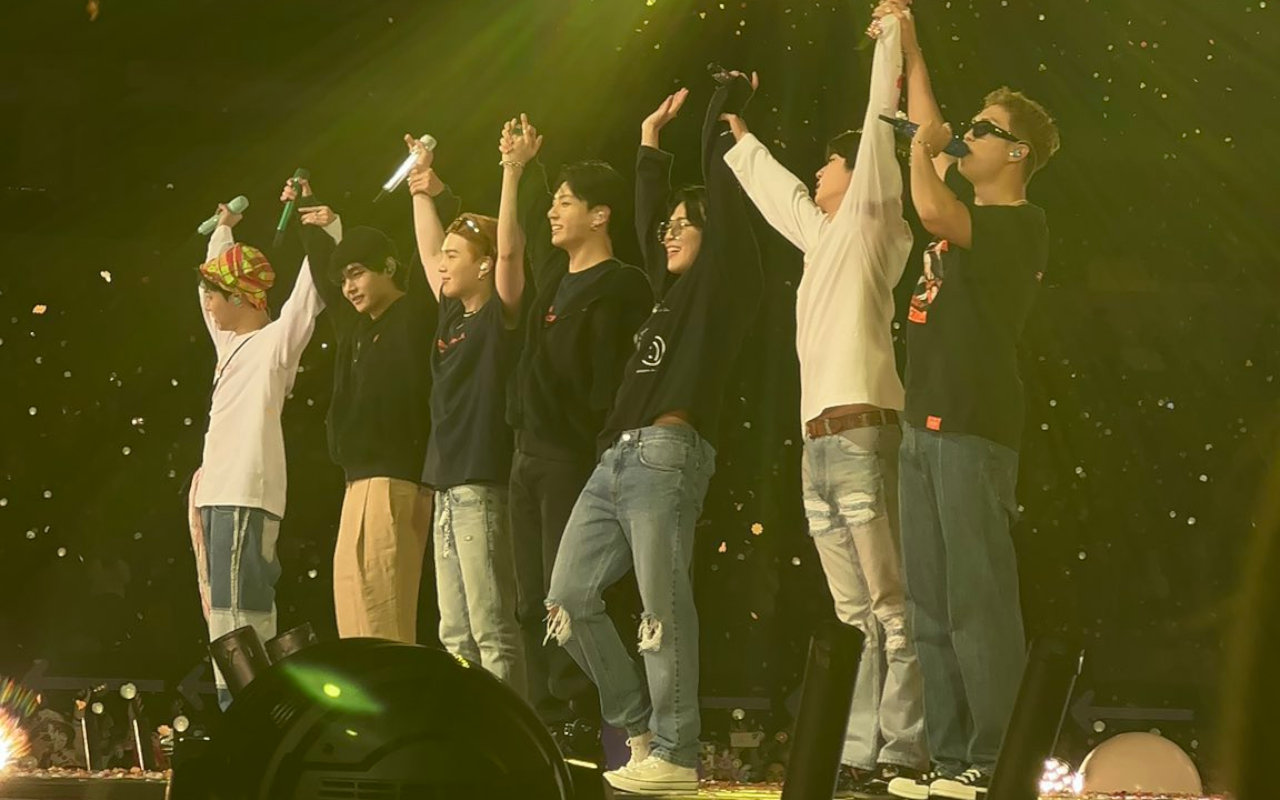 Momen Mengharukan di Konser BTS Ini Sukses Bikin Netizen Mewek