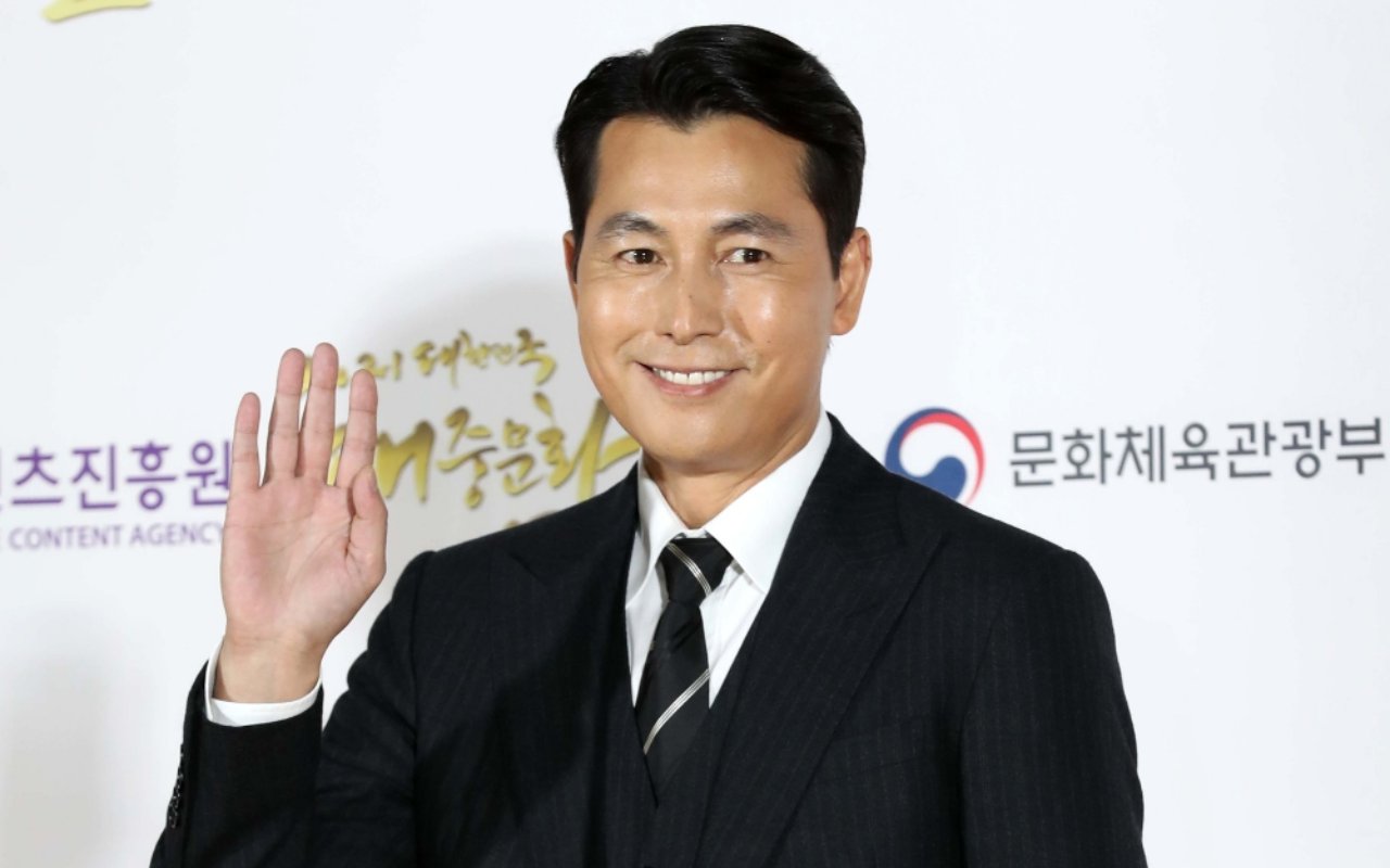 Blue Dragon Film Awards 2021: Jung Woo Sung Positif Corona, Sempat Kontak dengan Artis Lain?