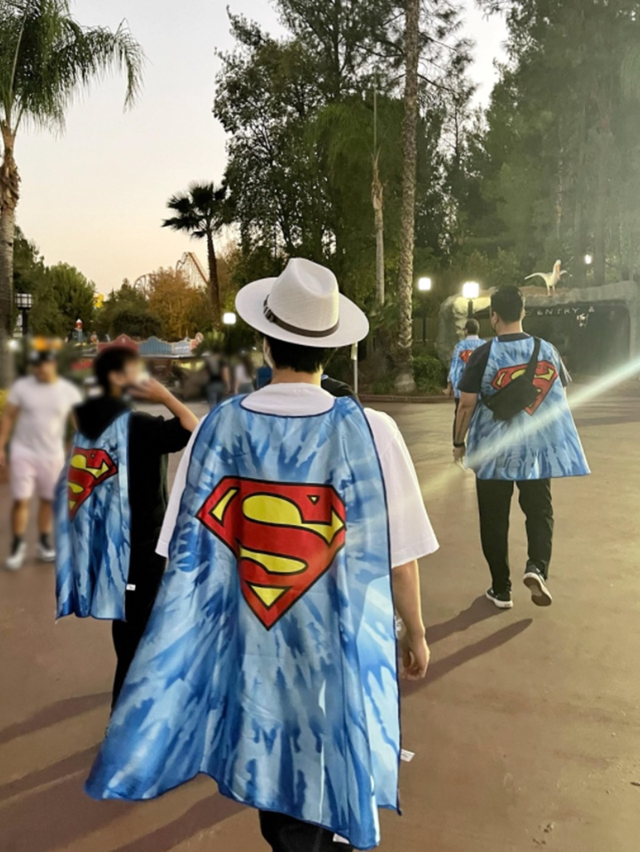 Jin BTS Main ke Six Flags 1