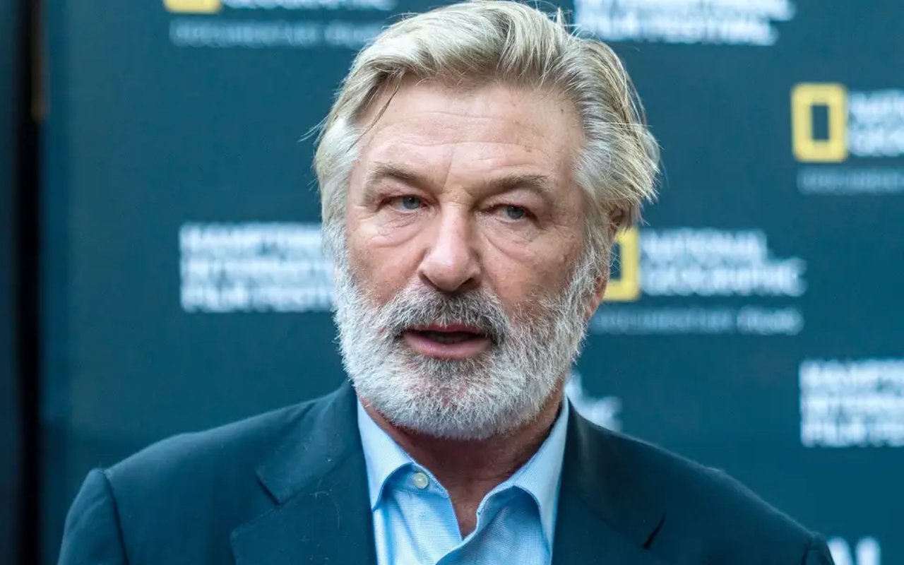 Muncul Fakta Baru, Alec Baldwin Akui Tak Tarik Pelatuk Pistol Saat Halyna Hutchins Tewas Tertembak
