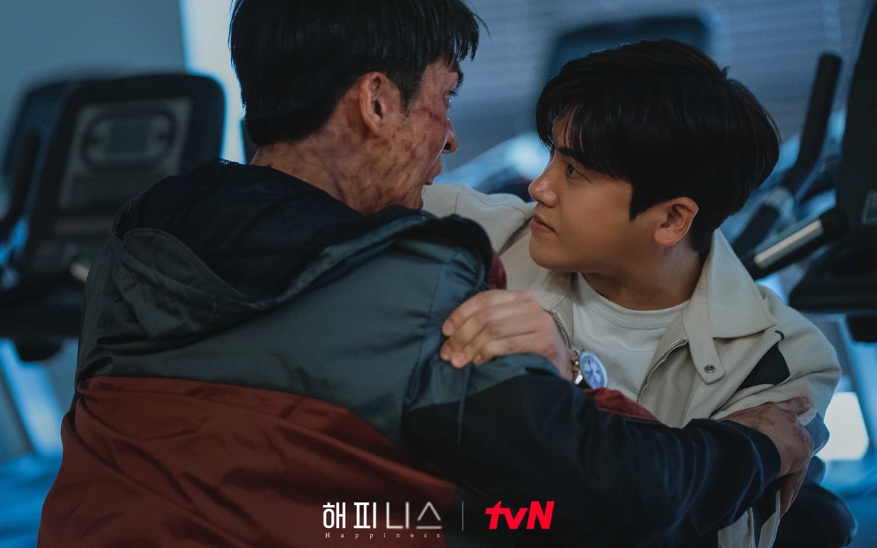 Hyungsik Dicakar Zombie di 'Happiness', tvN Diamuk Fans