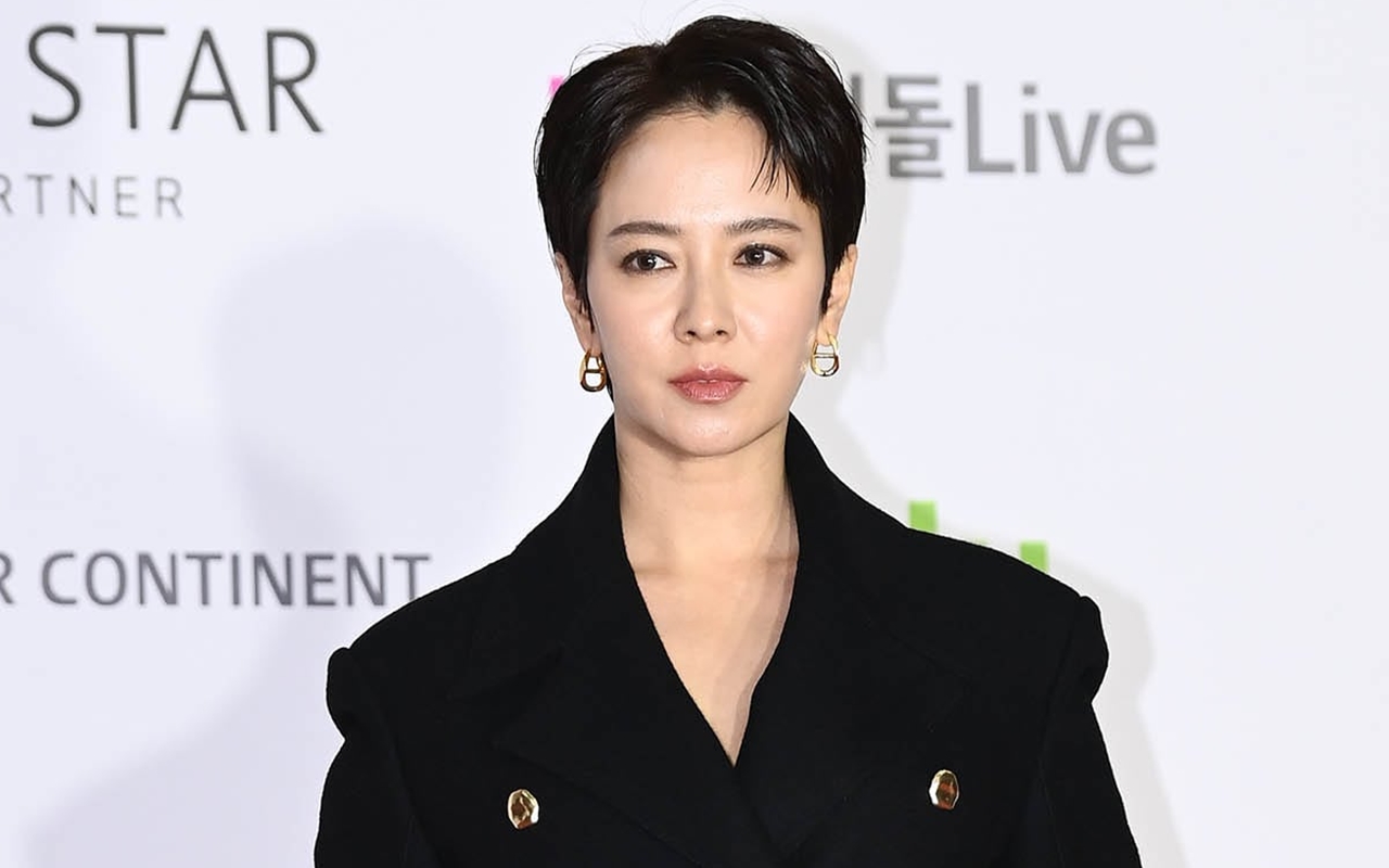 AAA 2021: Song Ji Hyo Tampil Pede dengan Rambut Pendek 'Kontroversial'