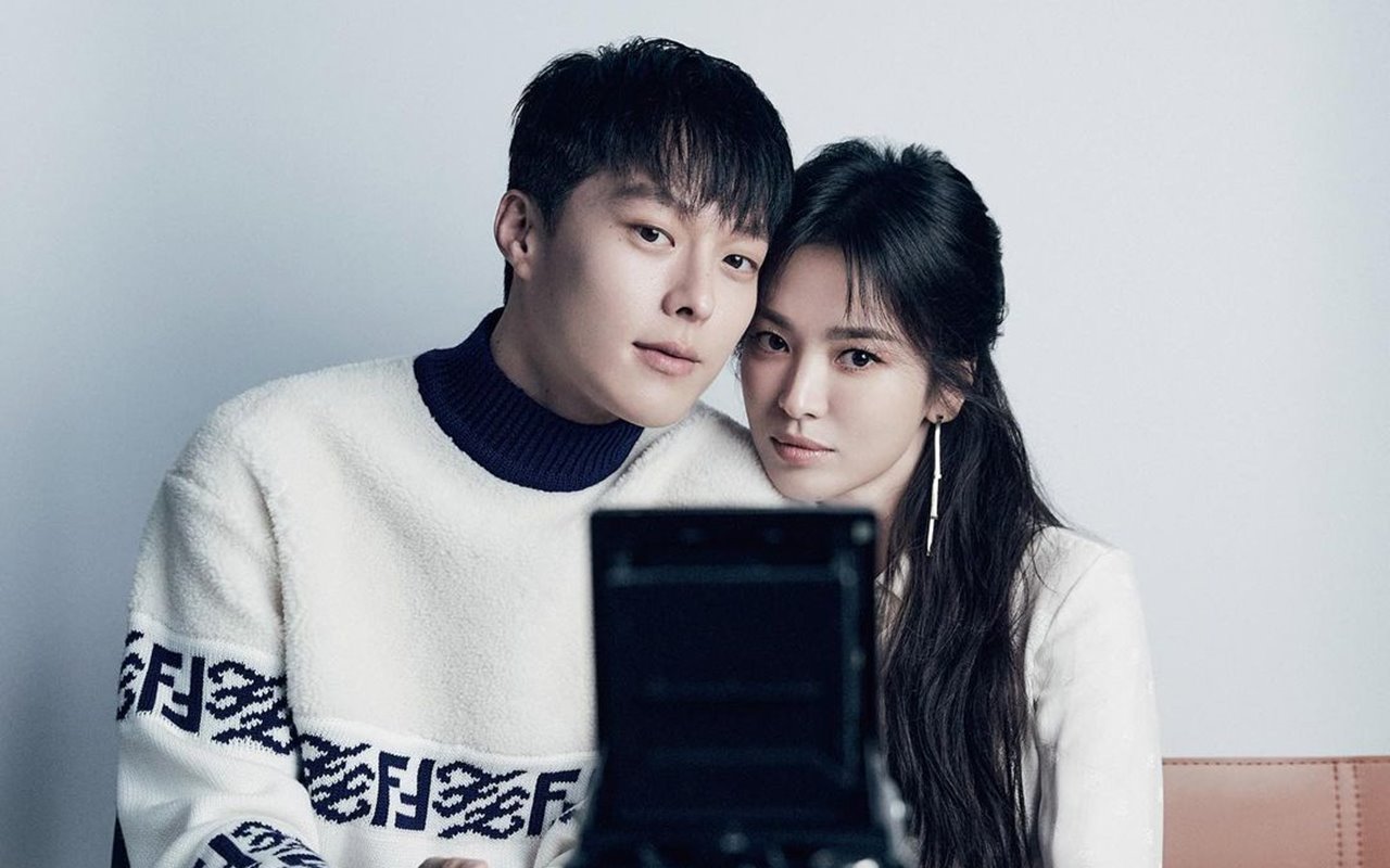 Jang Ki Yong Romantis Kipasi Song Hye Kyo di Lokasi 'Now, We Are Breaking Up' Jadi Perbincangan