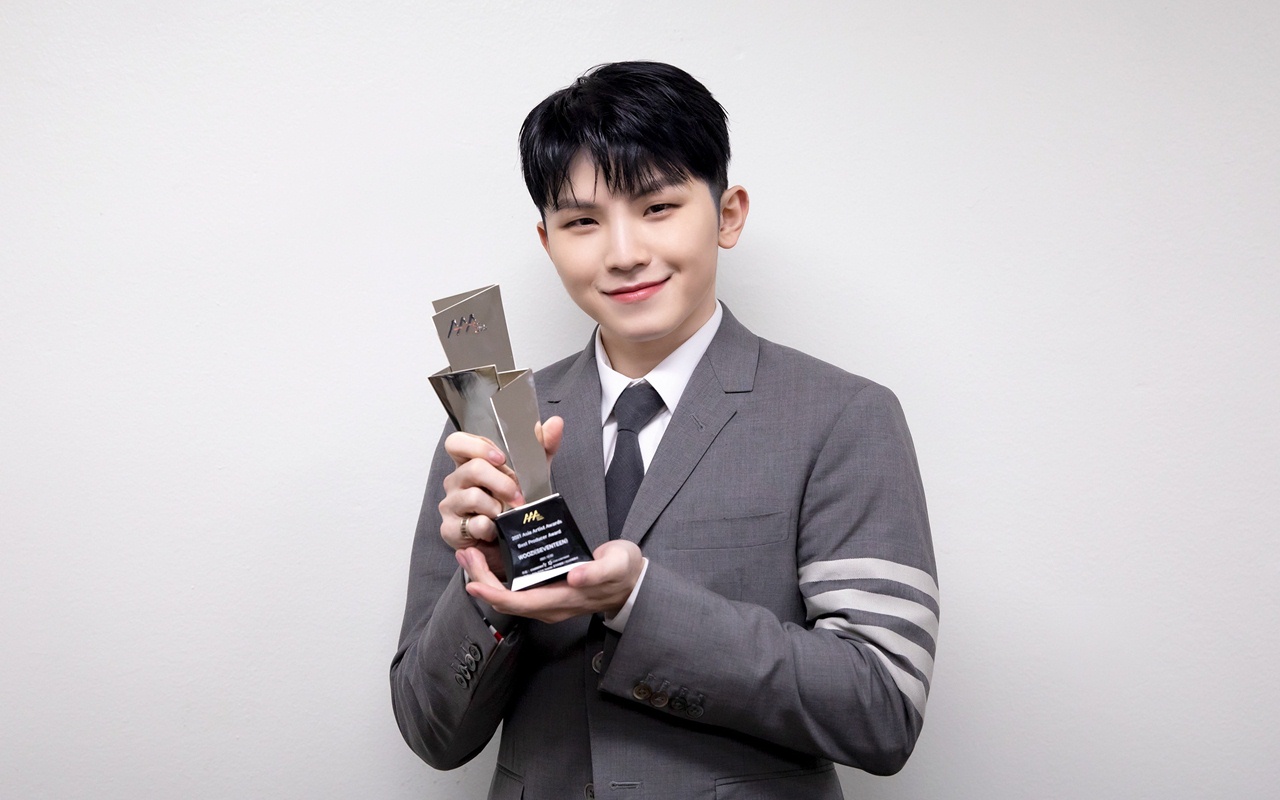 AAA 2021: Sederet Pesona Kece Woozi Seventeen, Idol Peraih Best Producer 