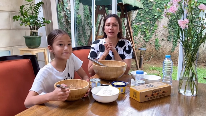 Memasak Pie Susu Bersama