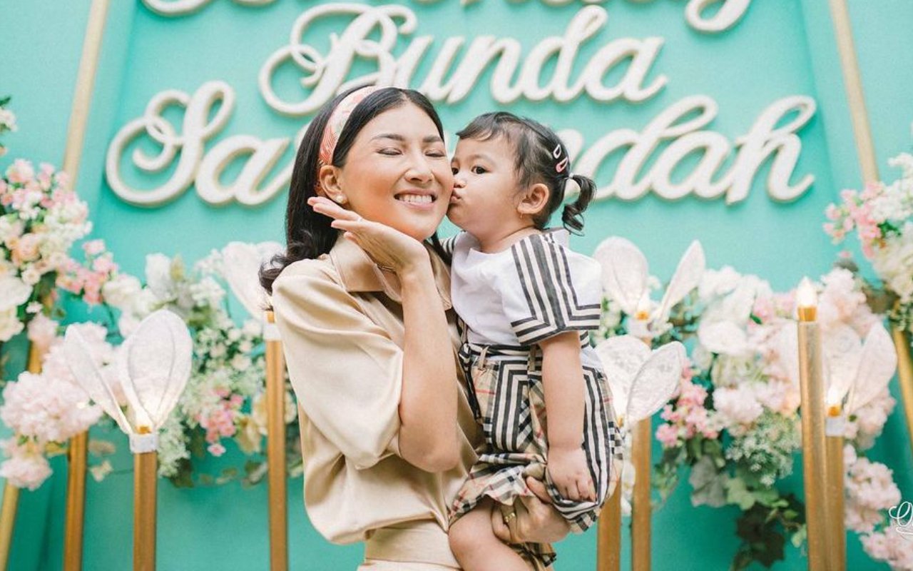  Thania Putri Onsu Nangis Sesengukan Minta Sarwendah Pulang ke Indonesia, Bikin Sedih