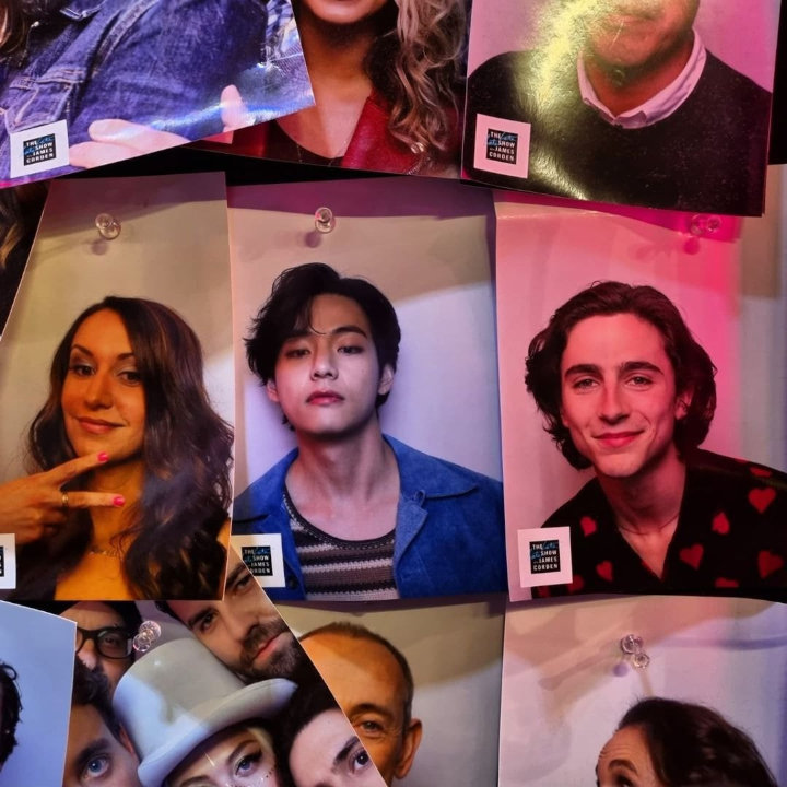 Foto V BTS Dipajang James Corden Sebelah Timothee Chalamet, Siapa Lebih Ganteng?