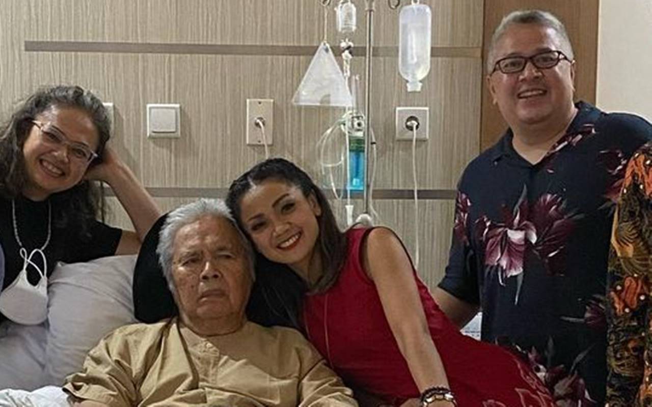 Ayah Kembali Dilarikan ke RS dengan Ambulans, Nirina Zubir Sampaikan Terima Kasih ke Ojol