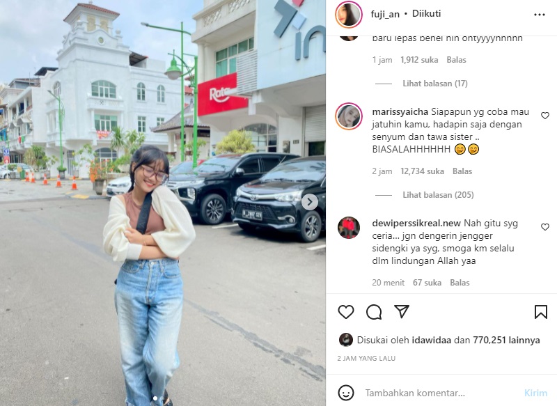 Fuji Senyum Cantik Usai Lepas Behel, Dewi Persik Beri Dukungan \'Hempas\' Nikita Mirzani