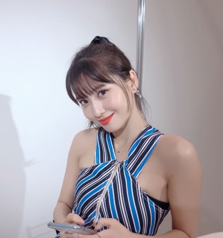 Cantik Dengan Gaya Rambut Andalan