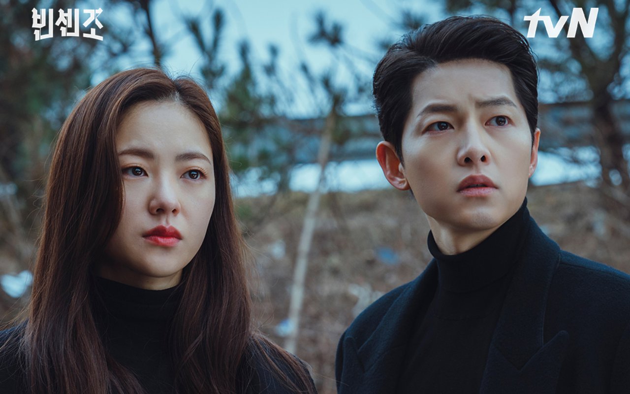 Dikira Pacaran, Terungkap Fakta di Balik Foto Kencan Song Joong Ki dan Jeon Yeo Bin