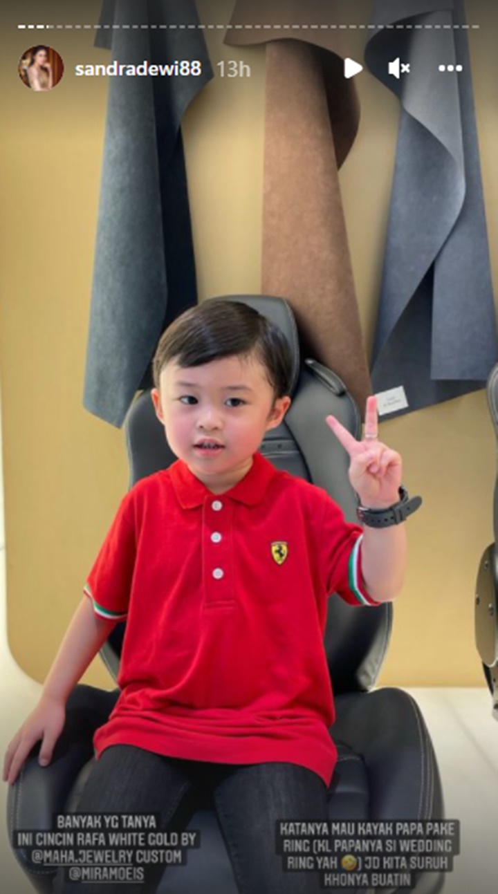 Gaya Banget, Raphael Putra Sandra Dewi Minta Kembaran Pakai Barang Mahal dengan Sang Ayah