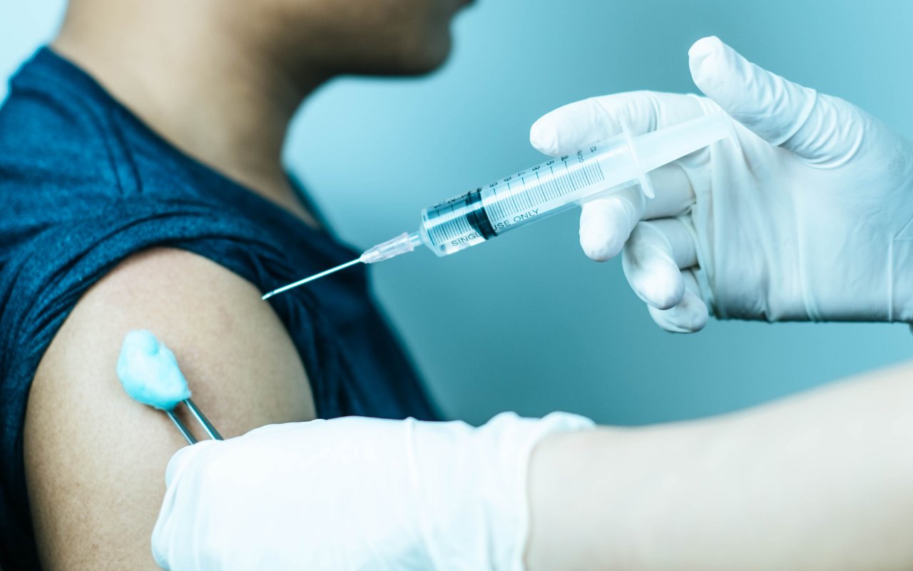 Seorang Pria di Selandia Baru Diduga Menerima 10 Suntikan Vaksin COVID-19 Dalam Sehari