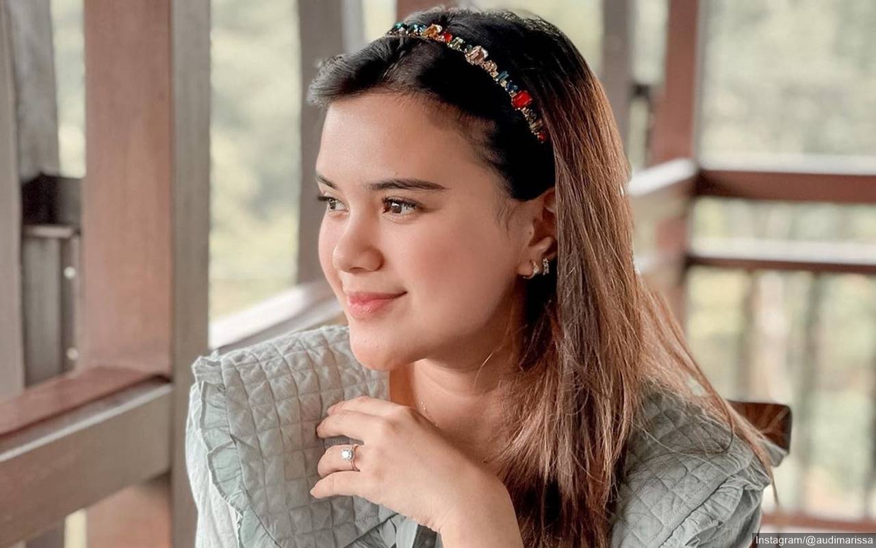 Pertama Kali ke Kondangan Tanpa Make Up, Audi Marissa Berterima Kasih ‘Terselamatkan’ Benda Ini