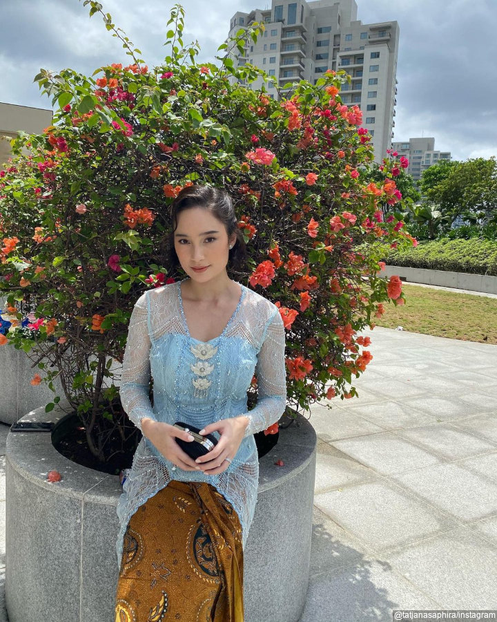 Anggun Dengan Kebaya