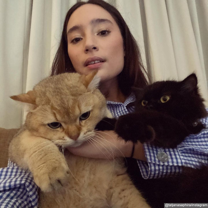 <i>Selca</i> Imut Dengan Kucing Peliharaan