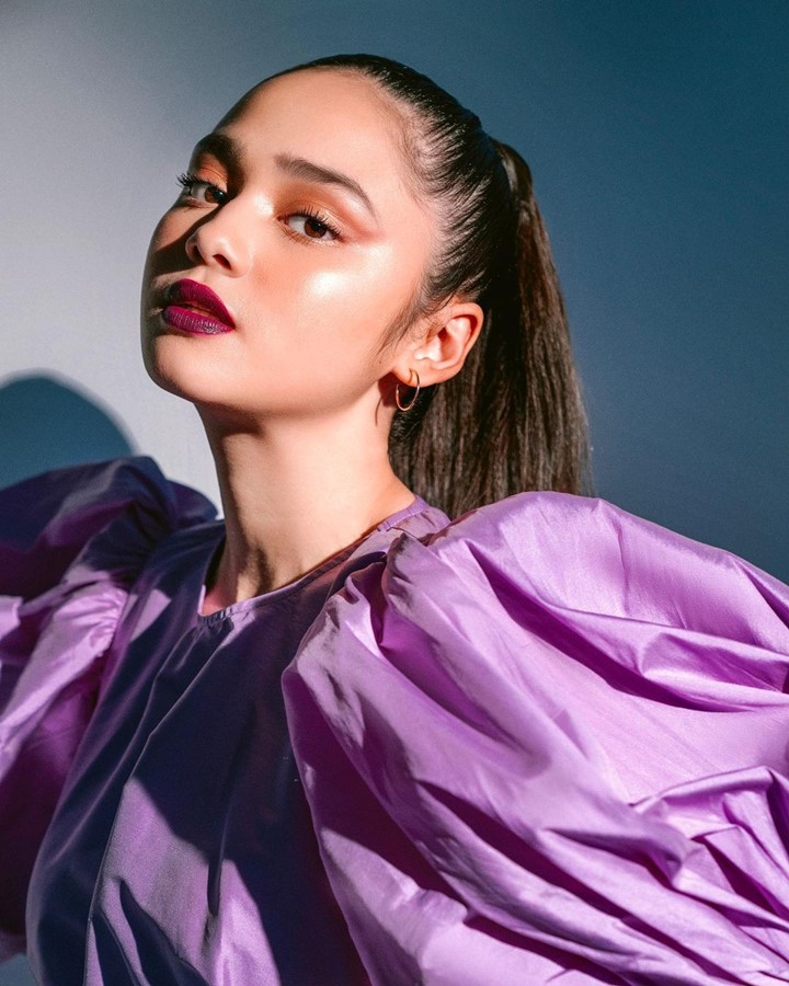 <i>Stand Out</i> Dengan <i>Make Up Bold</i>