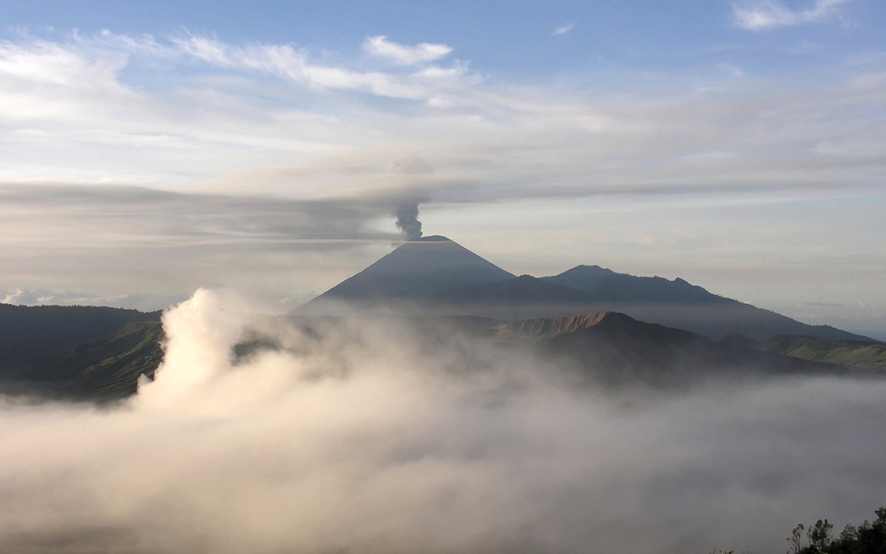 Gunung Semeru Naik Status Jadi Siaga Imbas Peningkatan Aktivitas Vulkanik