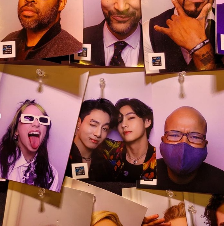 Fotonya Bareng Jungkook Dicuri Orang, Begini Reaksi V BTS 1